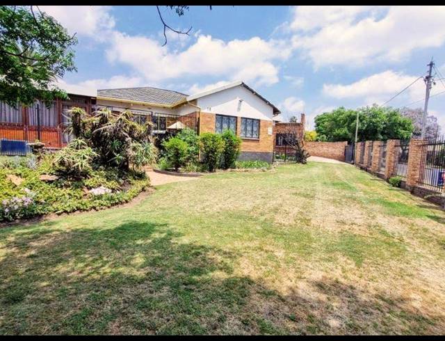 3 BEDROOM HOUSE FOR SALE IN SOUTH CREST